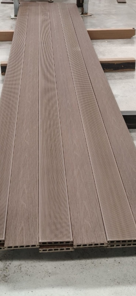 Deck WPC Co-Extruded 2da. Generacion Linea Mile con Alfajias, Clips y Tornillos