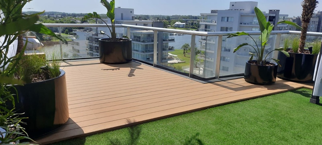 Deck WPC Linea KM con Alfajias, Clips y Tornillos