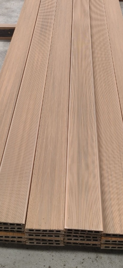 Deck WPC Co-Extruded 2da. Generacion Linea Mile con Alfajias, Clips y Tornillos