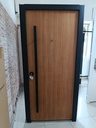 Puertas Terranova 70 mm - Simil Madera con barral Negro