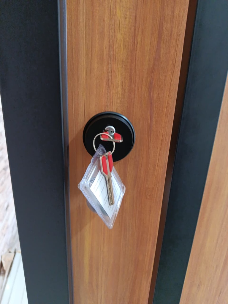 Puertas Terranova 70 mm - Simil Madera con barral Negro