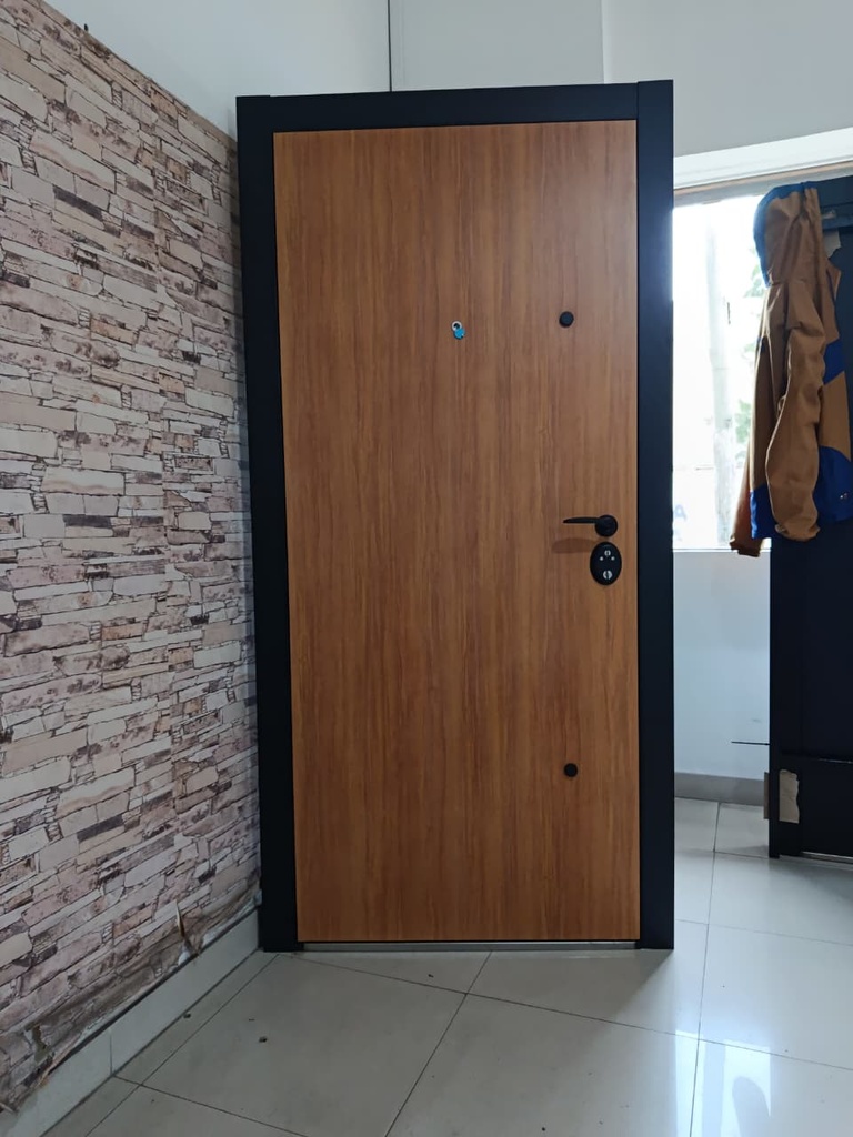 Puertas Terranova 70 mm - Simil Madera con barral Negro