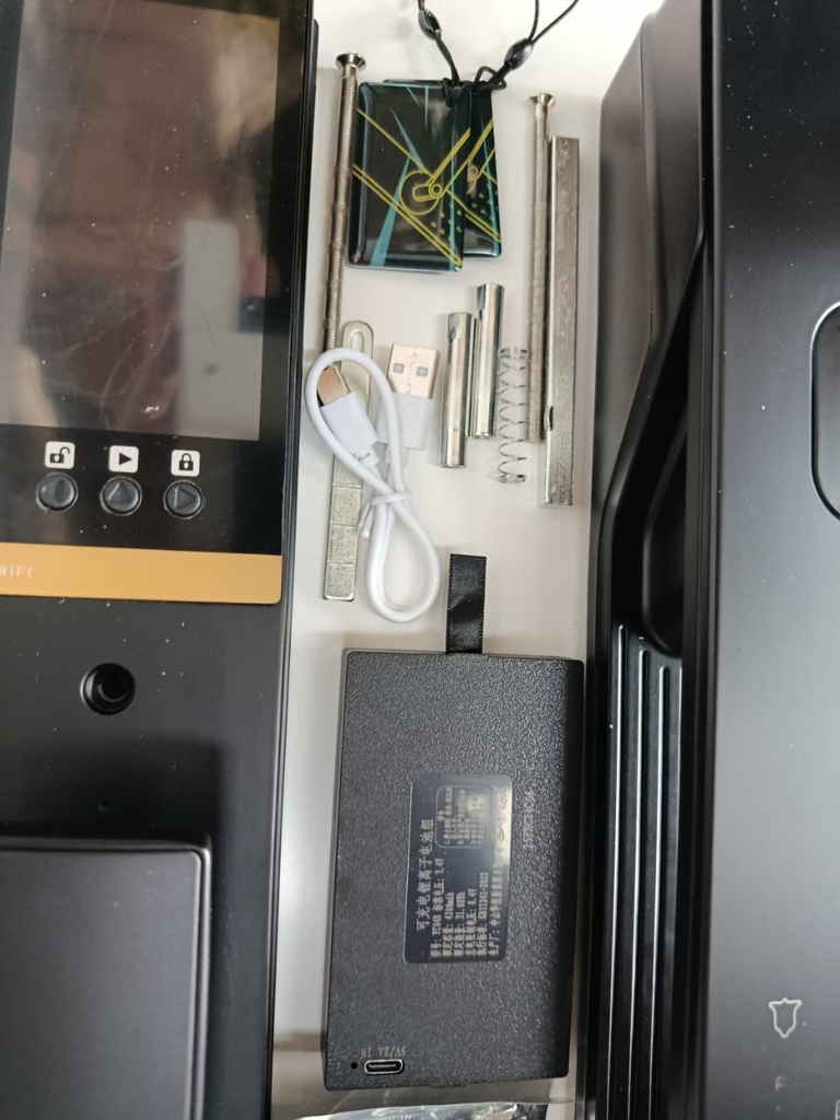 Cerradura Inteligente Multianclaje Wifi/Huella/Código/Tarjeta - Modelo Strong