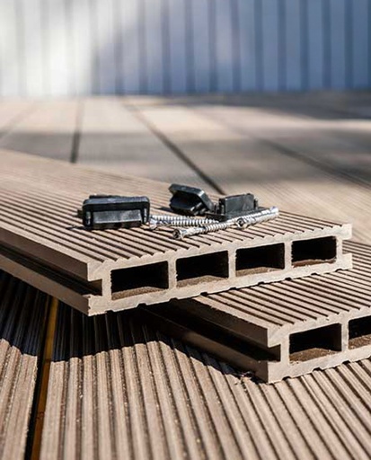 Deck WPC Linea Mile con Alfajias, Clips y Tornillo M2: 75.000$